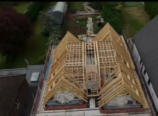 Kapconstructie van een villa in aanbouw